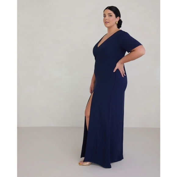 Elegant Black Evening Gown - Picture 6 of 13